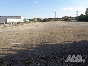 Поземлен имот в промишлената зона на града с площ от 9750 кв.м..