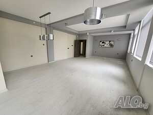 Луксозен апартамент в идеален център