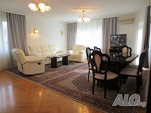Апартамент с 3 спални и надземен гараж срещу хотел Хилтън