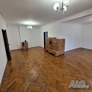 Апартамент под наем до площад Журналист