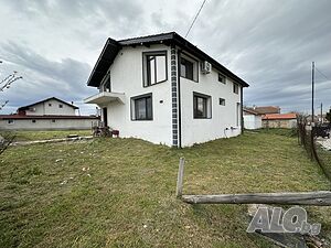 Двуетажна Къща с. Великденче общ. Омуртаг