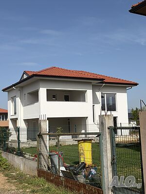 Продава новострояща се къща с РЗП 305 кв.м в кв. Струмско Благоевград