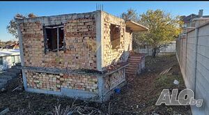 Едноетажна къща 68 кв.м РЗП 558 кв.м двор