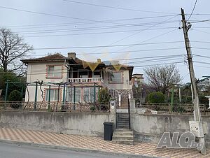 Къща с 4 спални в гр. Бяла