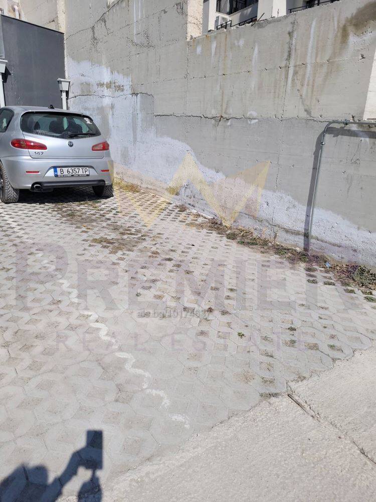 Открито парко място за 2 коли, кв Виница