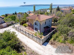 Самостоятелна къща с морска панорама в м-т Св. Никола