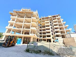 Продавам тристаен апартамент - кв. Левски