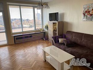 Тристаен апартамент в центъра на Бургас