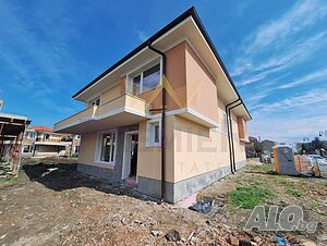 Двуетажна къща 156 кв.м РЗП 200 кв.м двор