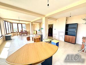 ТРИЕТАЖНА къща с РЗП - 390кв, и двор - 850кв.м.