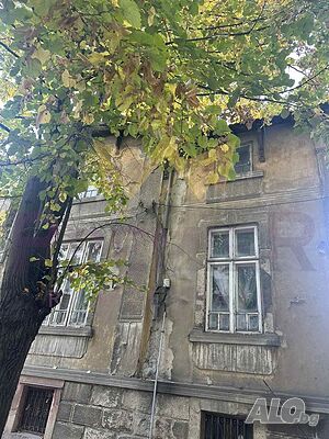 Двуетажна къща 213 кв.м РЗП 140 кв.м двор