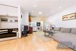 Двустаен апартамент, Колхозен пазар
