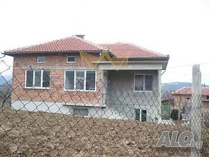 Продава къща с. Партизани Област Варна