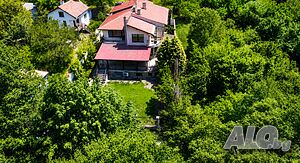 Голяма обзаведена фамилна къща преди с. Лясково, на 12 км от Стара Загора