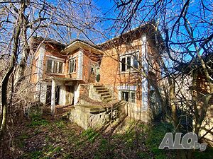 Къща в с. Осиково, община Попово