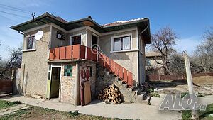Двуетажна къща в село Кавлак