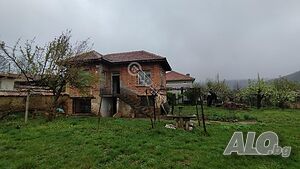 Двуетажна къща в село Вишовград
