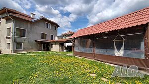 Триетажна къща село Тодювци