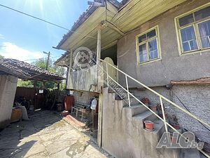 Двуетажна къща в с. Плаково