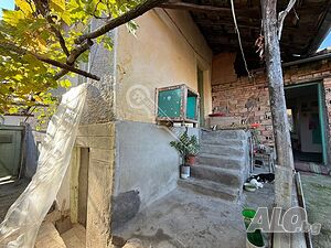 Къща с кладенец в с. Джулюница