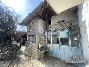 Двуетажна къща в с. Пчелище
