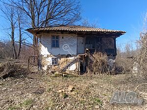 Двуетажна къща в село Враниловци