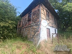 Къща с панорамна гледка в село Руевци