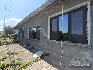 Едноетажна къща в село Балван