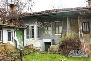 Къща с панорамна гледка в село Самоводене