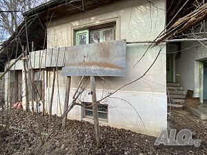 Къща с голям двор в с. Горски Сеновец