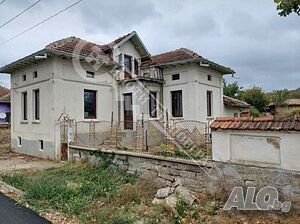 Двуетажна къща в с. Горско Ново село