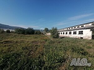 Парцел разположен на 1км. от главния път София- Варна, в близост до гр. Севлиево
