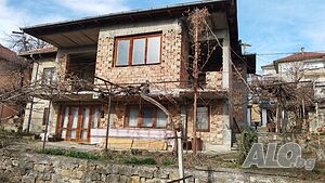 Къща с дворно място в кв. Акация