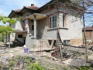 Двуетажна къща в с. Драганово