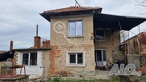 Двуетажна къща в село Ново градище