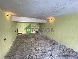 Гараж под наем, Център