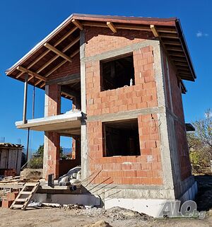 Продава се къща в с. Лозен