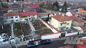 Под наем: двуетажна къща с три спални в с. Червен