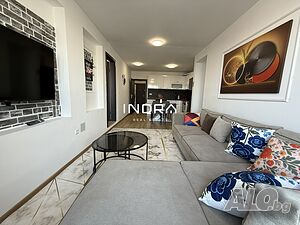 Просторен апартамент с три спални - 144 м² на ул. „Перущица“, Лазур