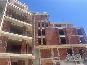 Двустаен, пред акт 15, топ локация