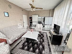 Етаж от къща с гараж и таванско помещение в Свиленград