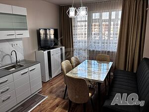 Тристаен апартамент под наем в Центъра
