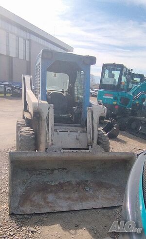 Употребяван мини челен товарач Gehl модел 4640E Turbo