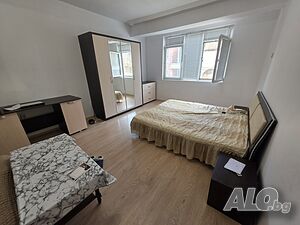 Двустаен апартамент до площад Баба Ганка