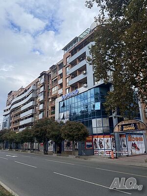 Тристаен апартамент в сграда ”Домино” на входа на Морската градина