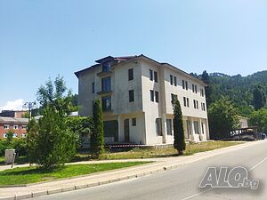 Продава сграда със смесено предназначение на главен път Рудозем -Гърция