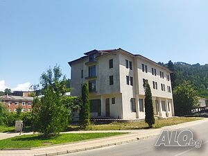 Дава под наем бизнес сграда на главен път Рудозем -Гърция