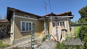 Продава къща