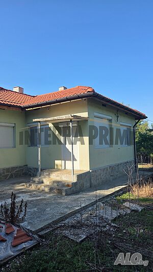 Продава къща