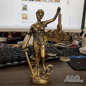 Статуя на Богинята на Справедливостта Темида